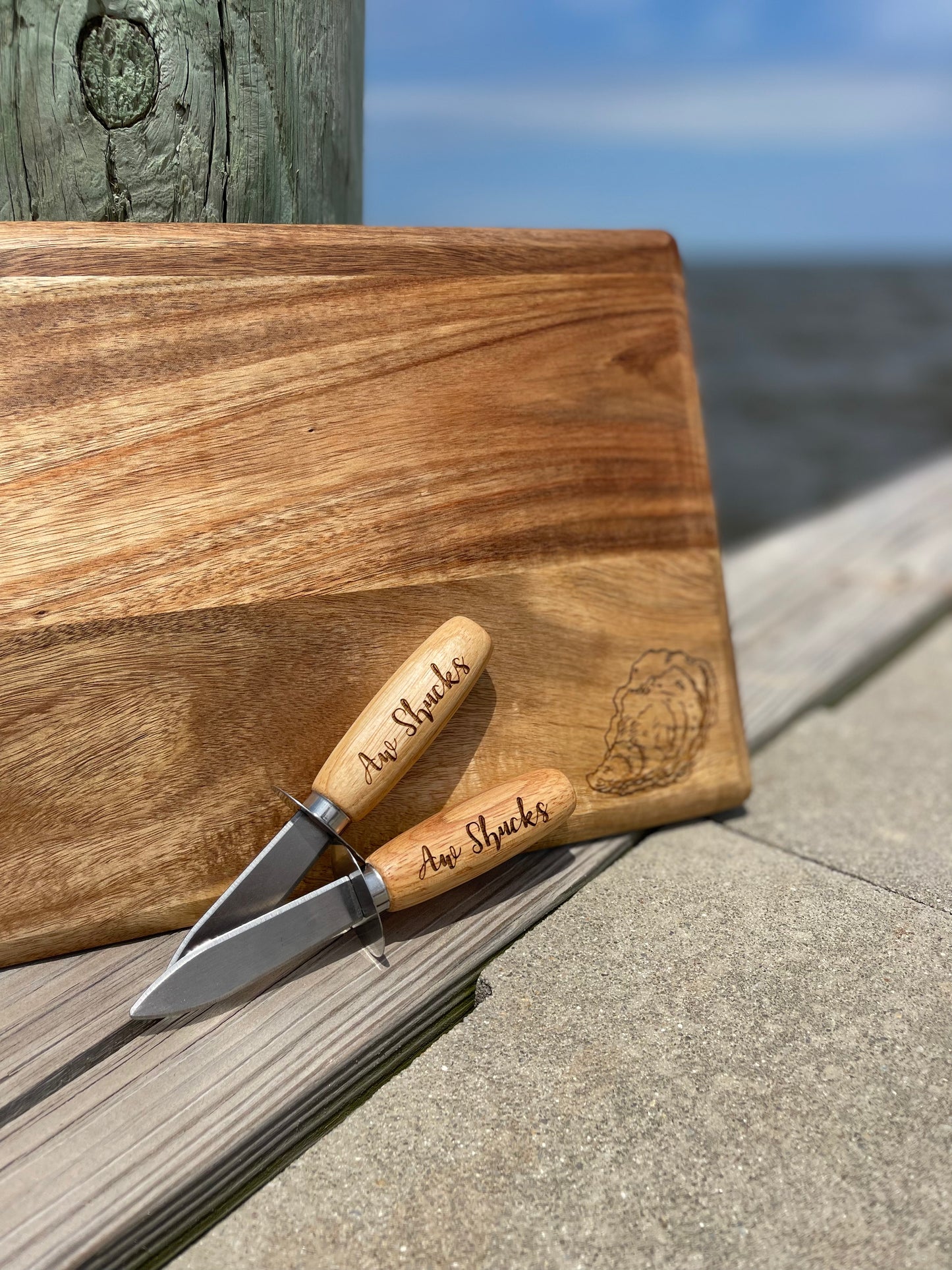 Oyster Cutting Board with 2 Oyster Knives